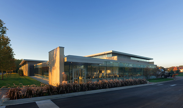 Precast concrete panels create a maintenance-free, cost-effective facility that houses the College of DuPage’s campus operations and facilities maintenance departments.