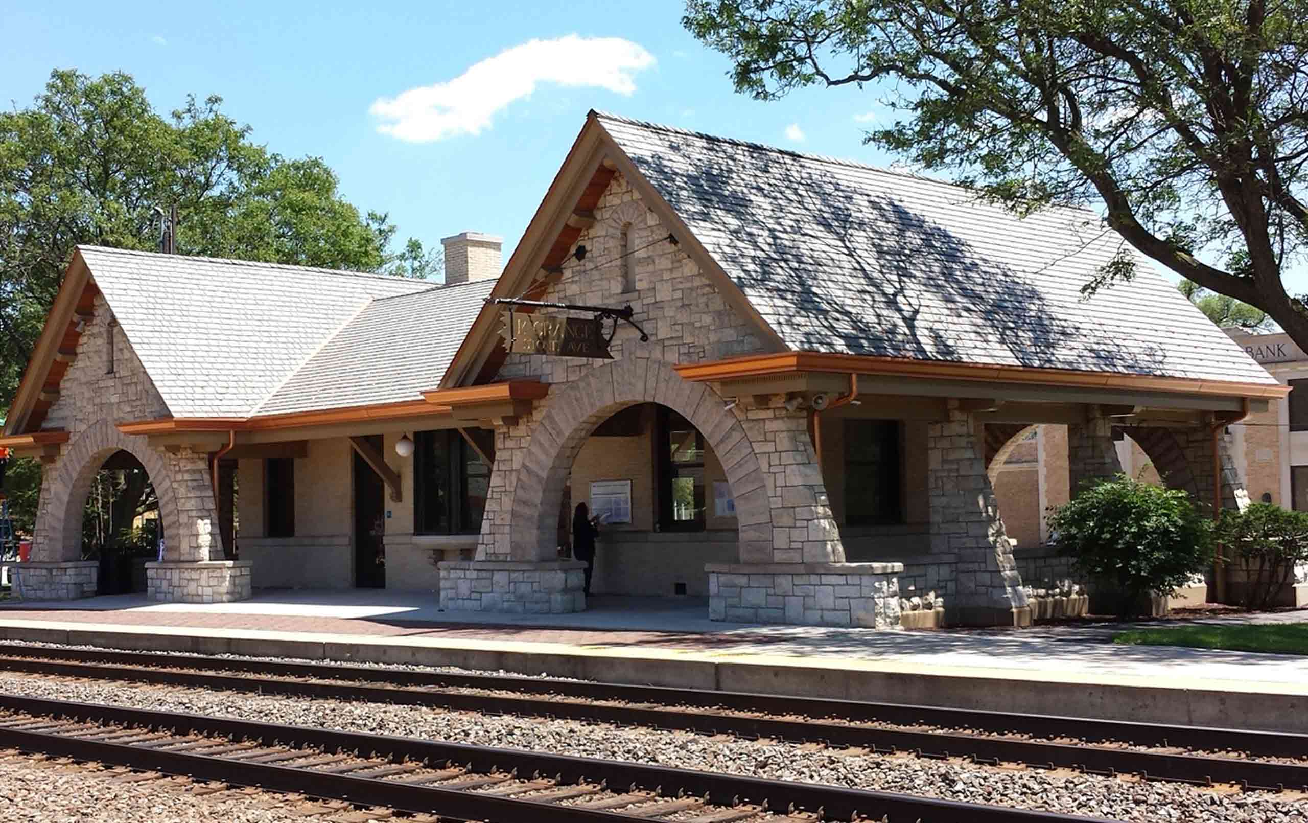 Metra LaGrange Stone Trackside