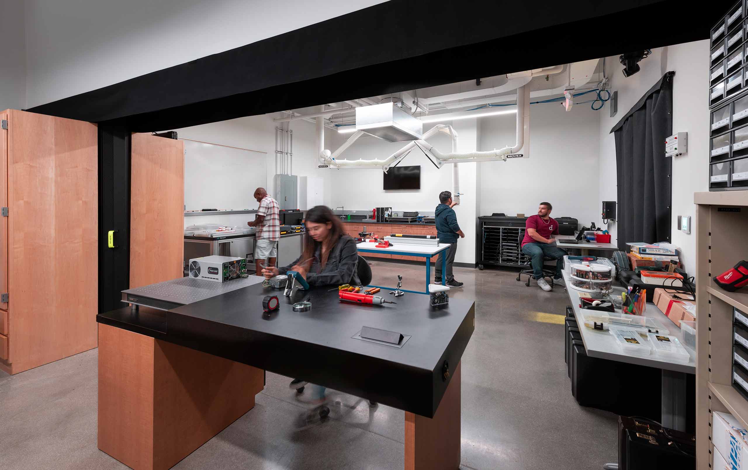 Laser/photonics/optics lab in College of Lake County Science & Advanced Technologies Building