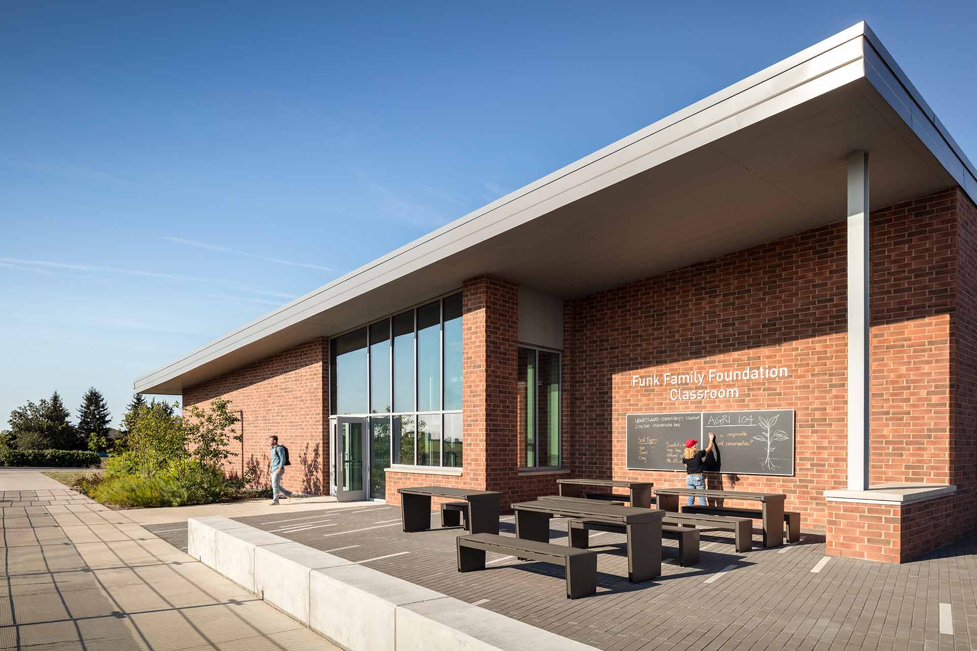 Higher education outdoor classroom with ceiling and writing surface
