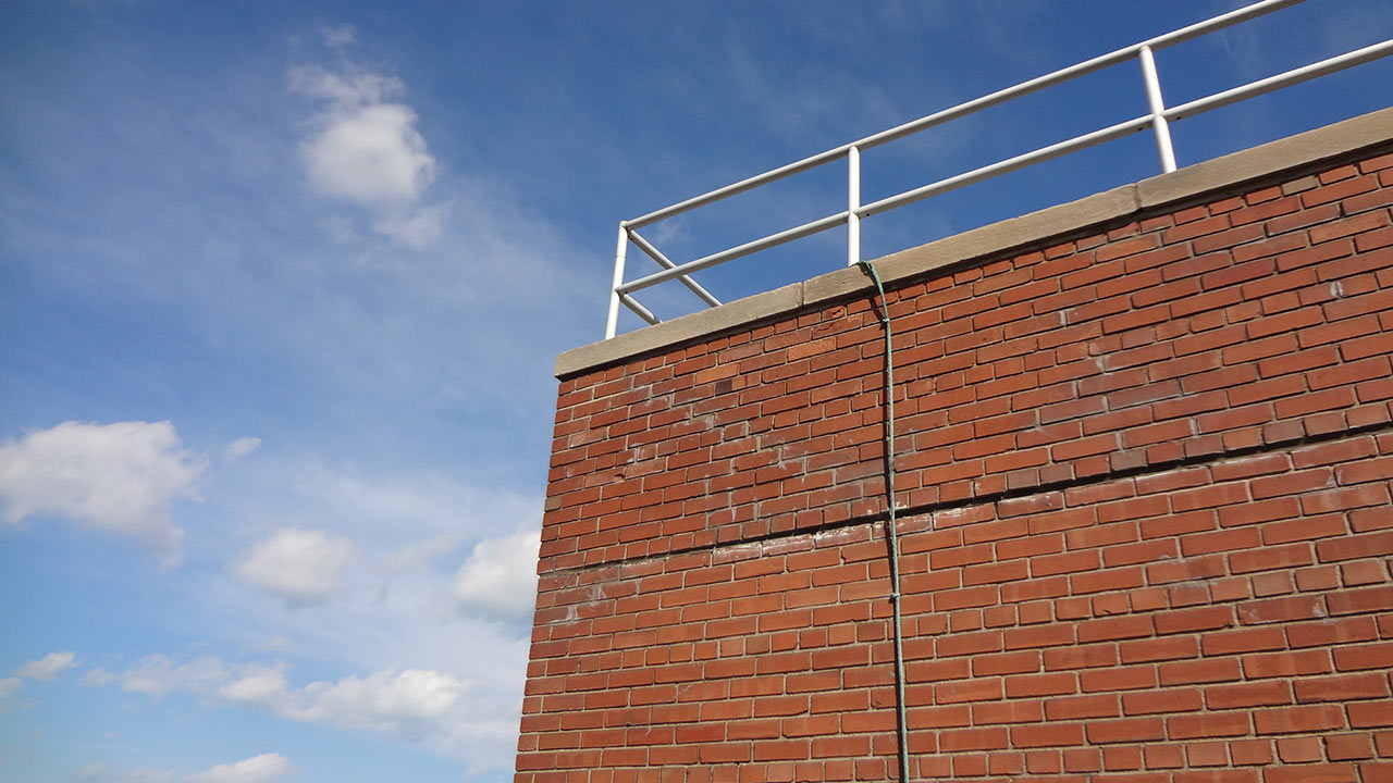 Masonry wall with large horizontal crack